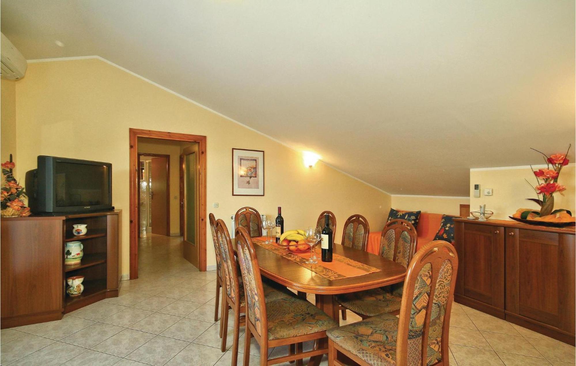 3 Bedroom Gorgeous Apartment In Porec Exterior photo