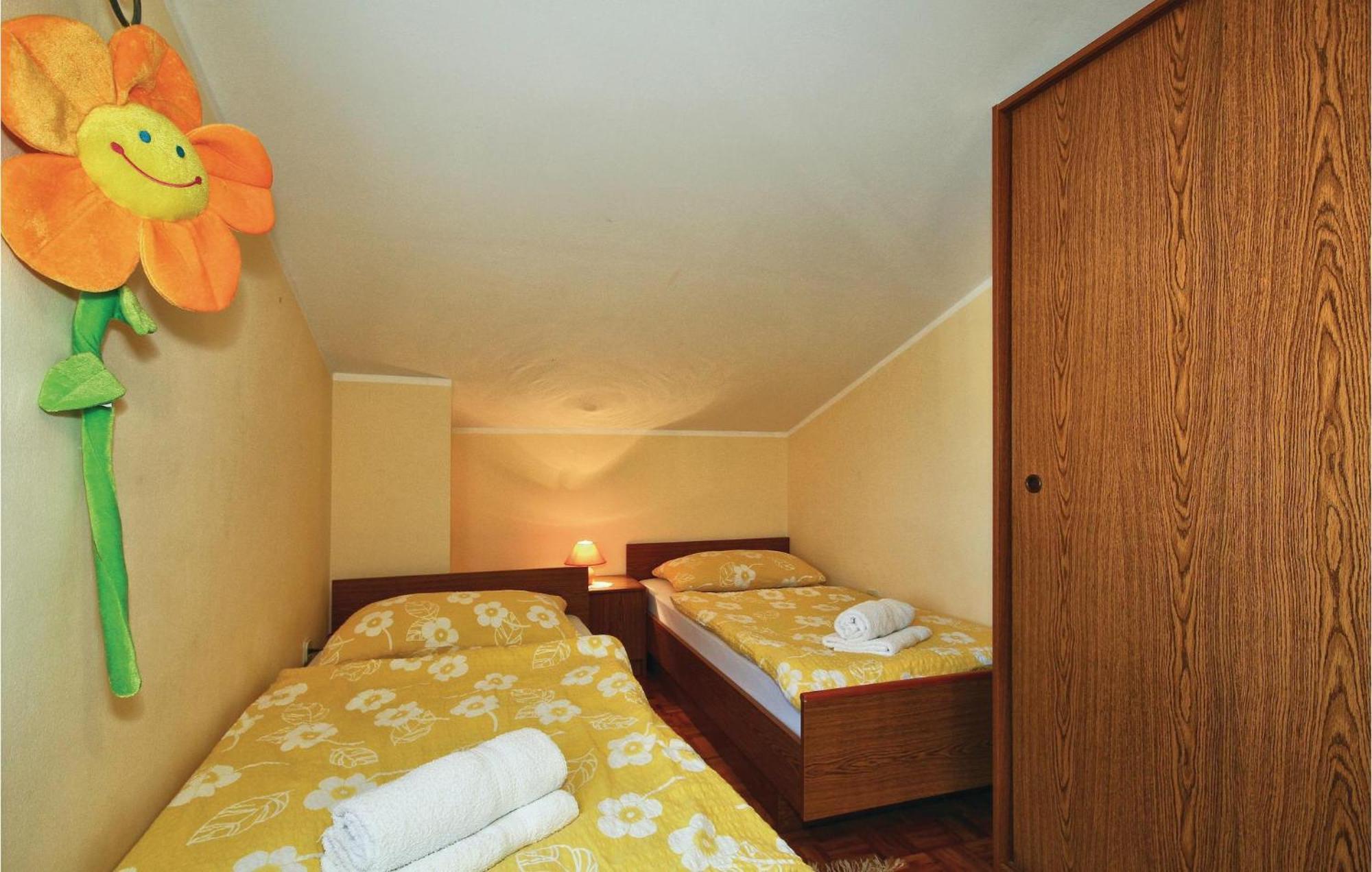 3 Bedroom Gorgeous Apartment In Porec Exterior photo