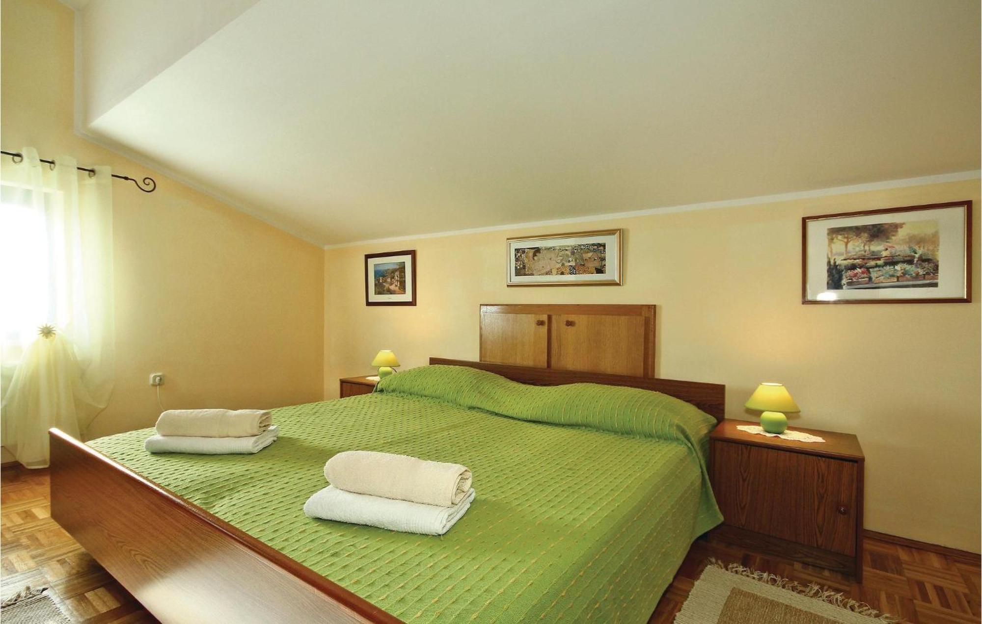 3 Bedroom Gorgeous Apartment In Porec Exterior photo
