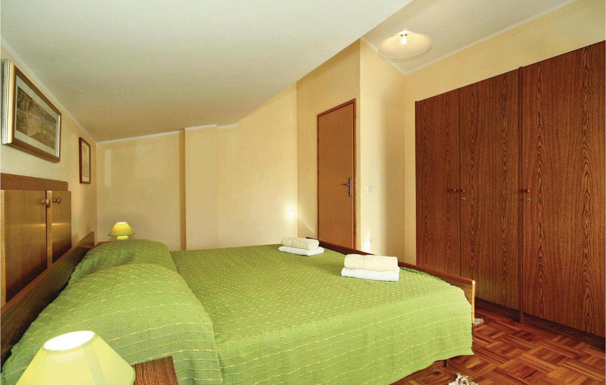 3 Bedroom Gorgeous Apartment In Porec Exterior photo