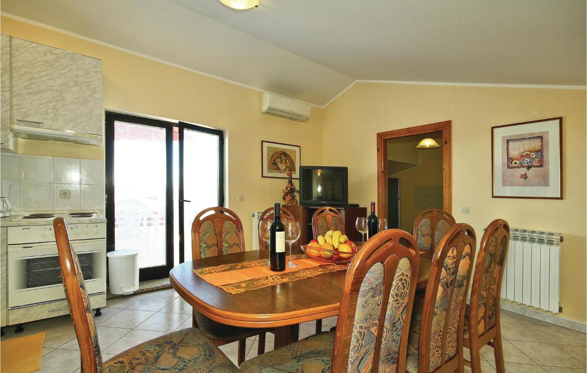 3 Bedroom Gorgeous Apartment In Porec Exterior photo
