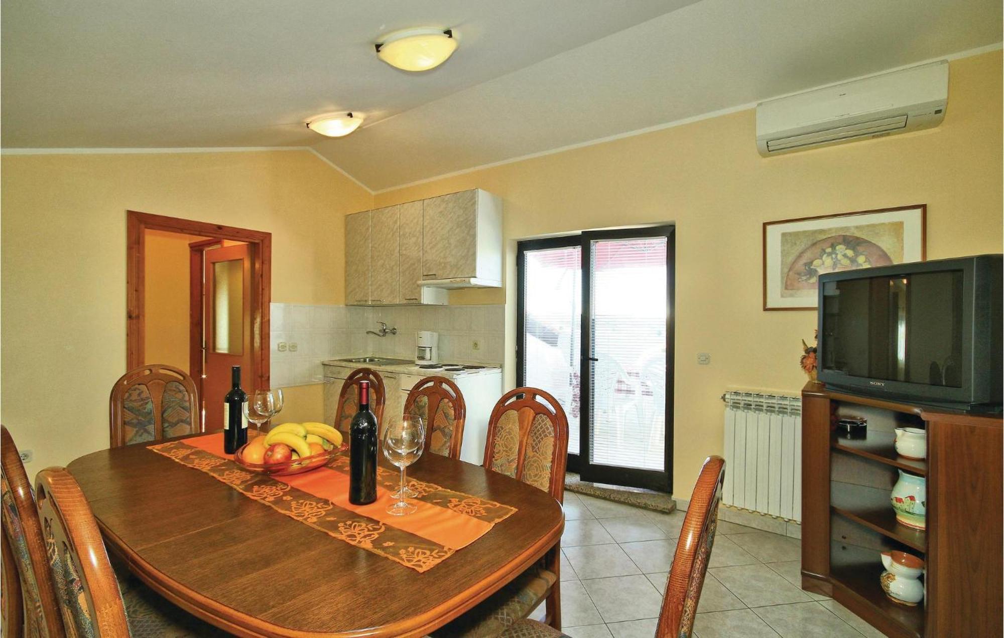 3 Bedroom Gorgeous Apartment In Porec Exterior photo