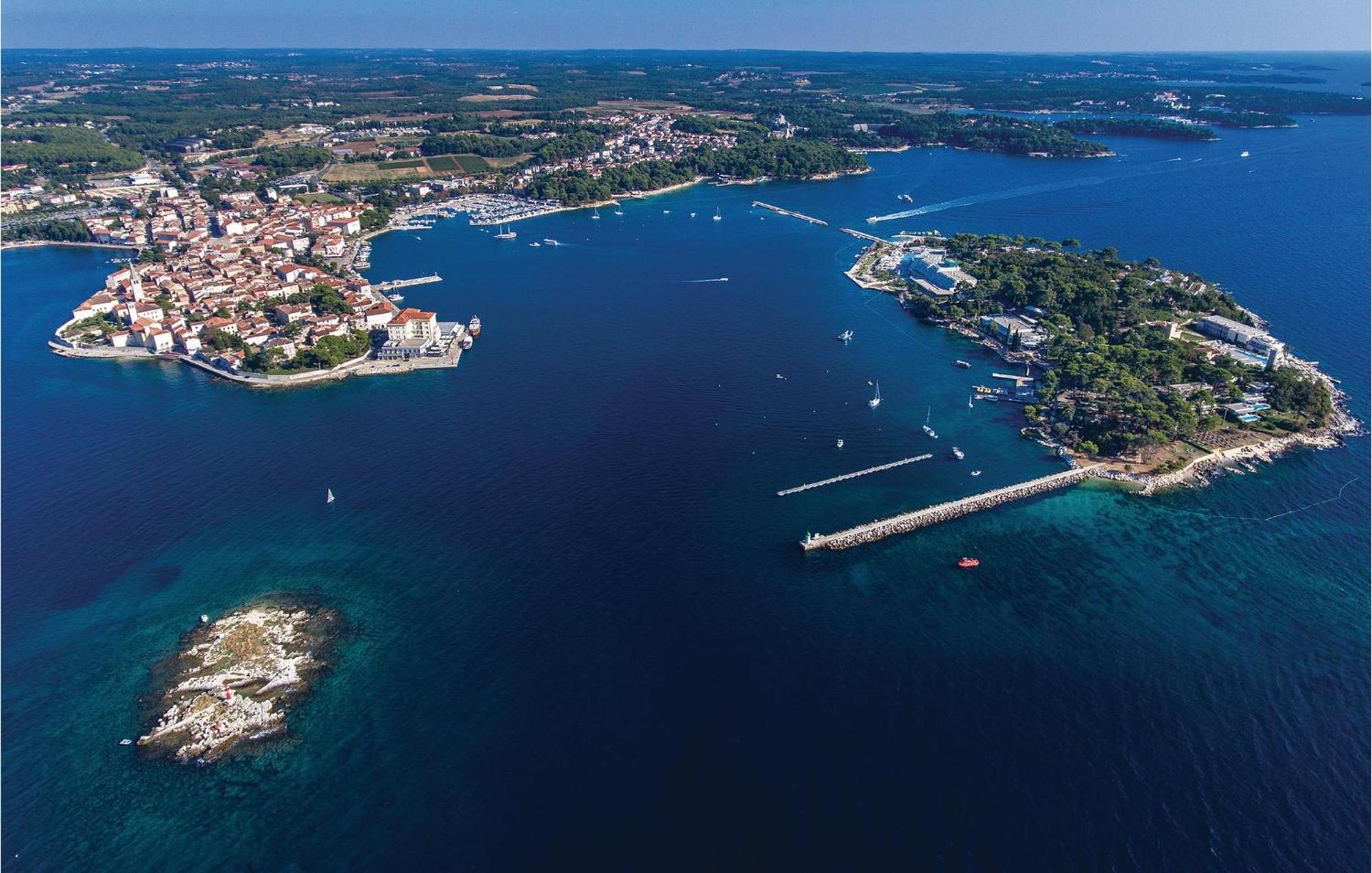 3 Bedroom Gorgeous Apartment In Porec Exterior photo